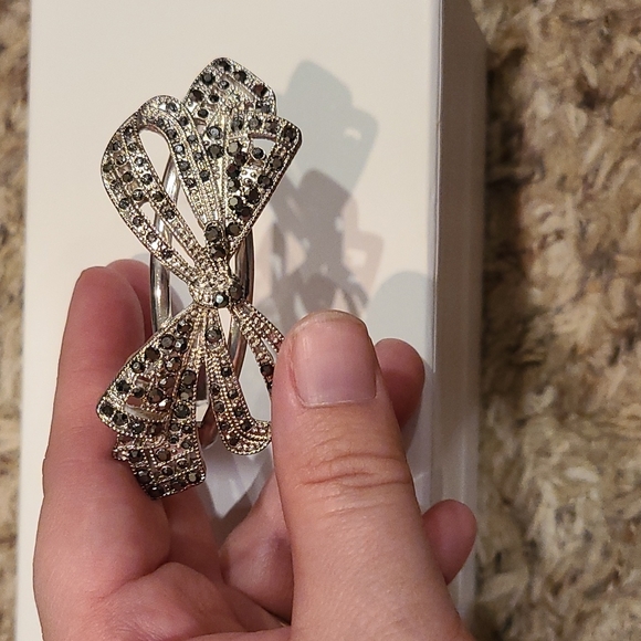 Womens bow bracelet - Picture 1 of 2